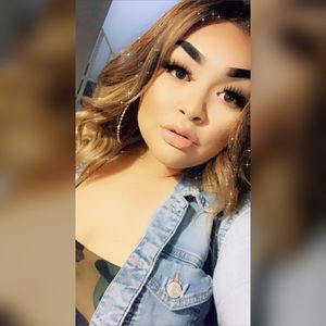 Meet your Posher, Alexia